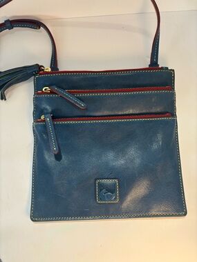 Vintage Dooney & Bourke Blue Leather Triple Zip Organizer Crossbody Bag Red Trim